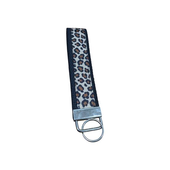 Animal Print Keychain Wristlet Fabric Key FOB Accessory‎ Present Leopard Cheetah - Picture 3 of 5